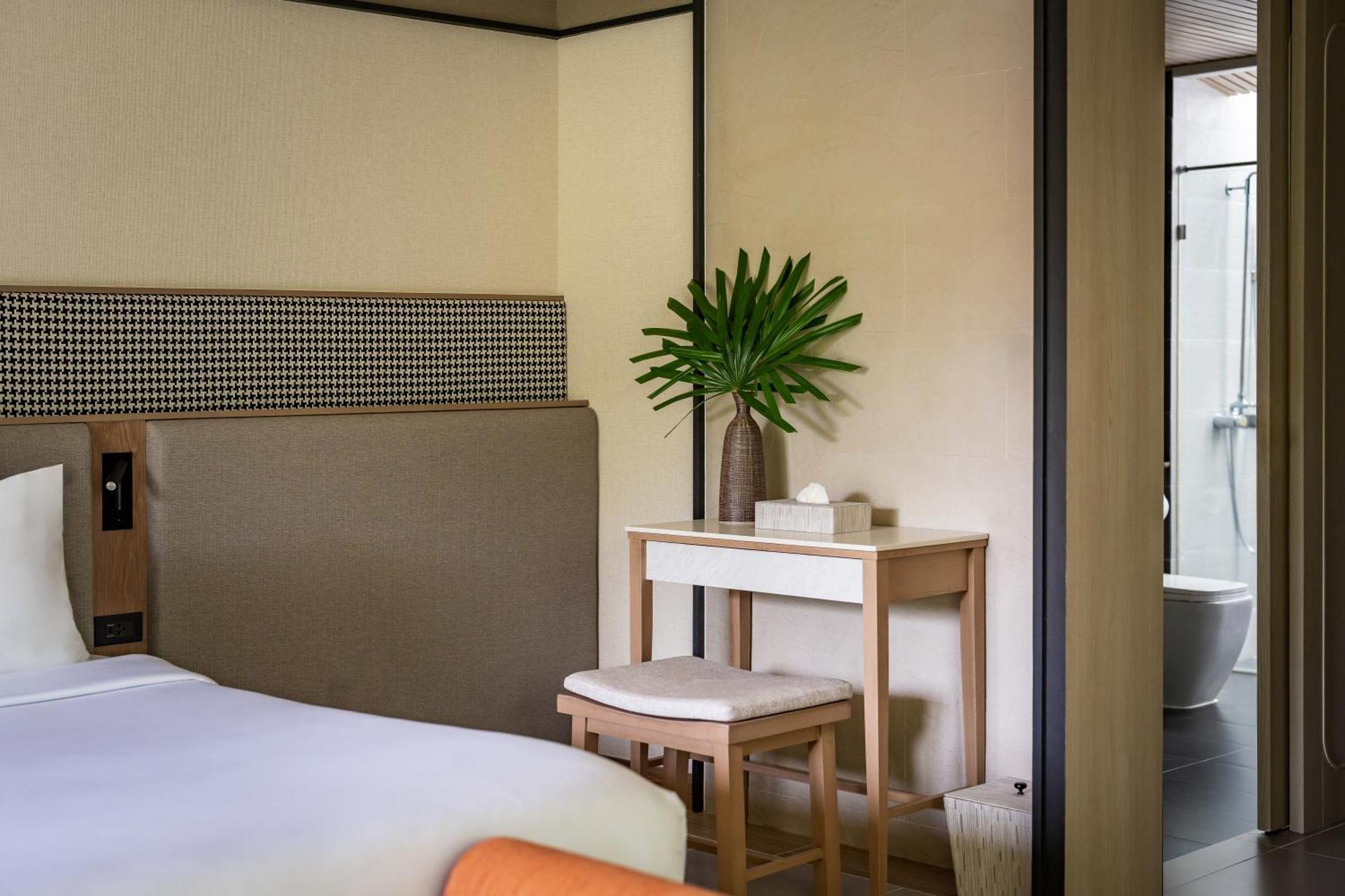 Horizon Large Double or Twin Room Garden View